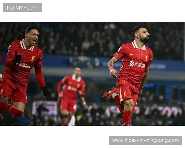 利物浦中场穿插频繁,撕裂对方防线,制造失误!